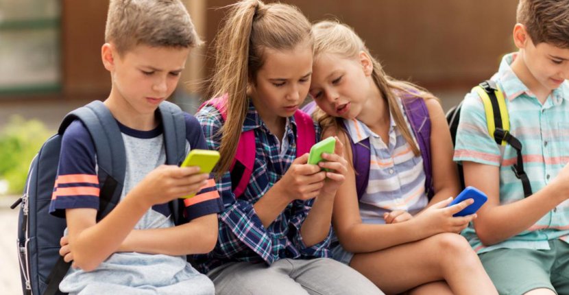 80% школьников не представляют свою жизнь без смартфона